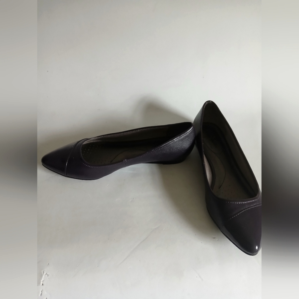 Women's Life Stride Flex Comfort deep purple flat shoes Sz6.5M pointed toe